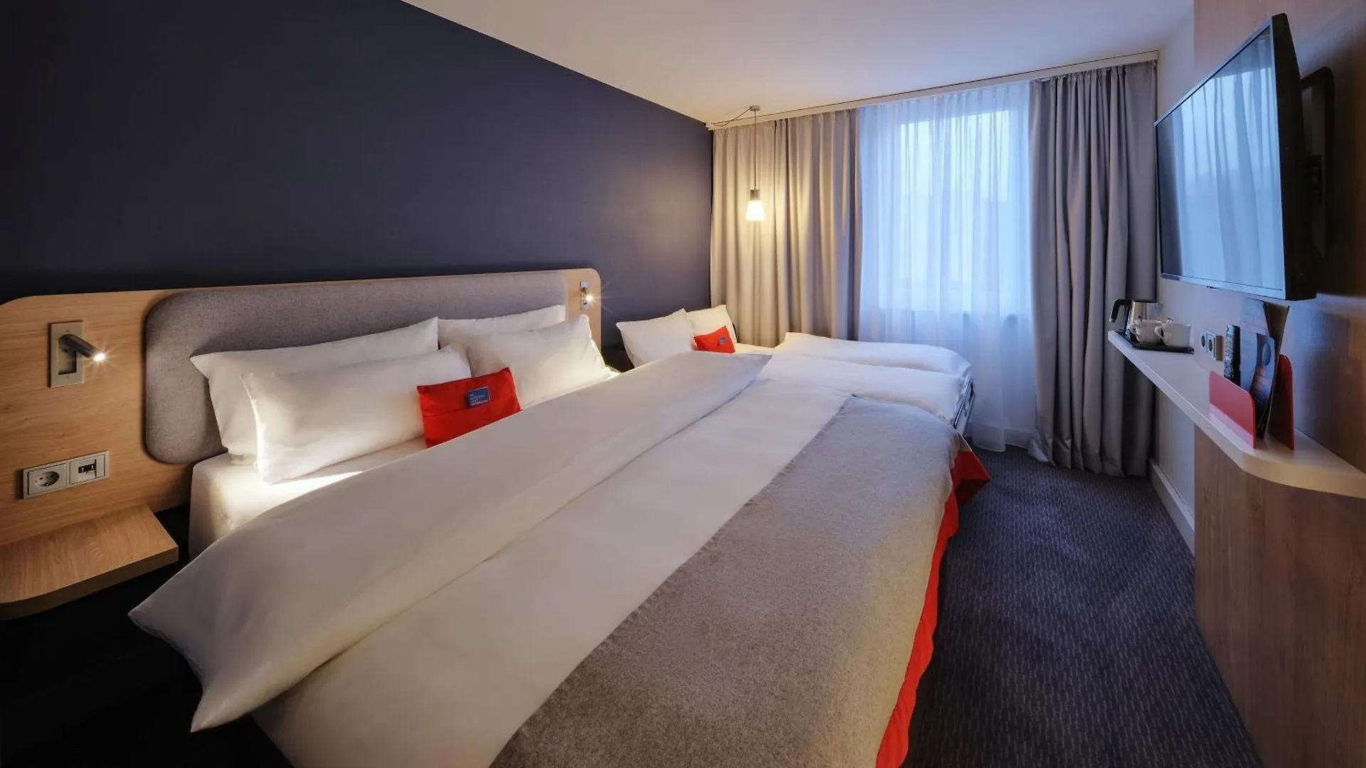 Holiday Inn Express Cologne Troisdorf By Ihg Отель
