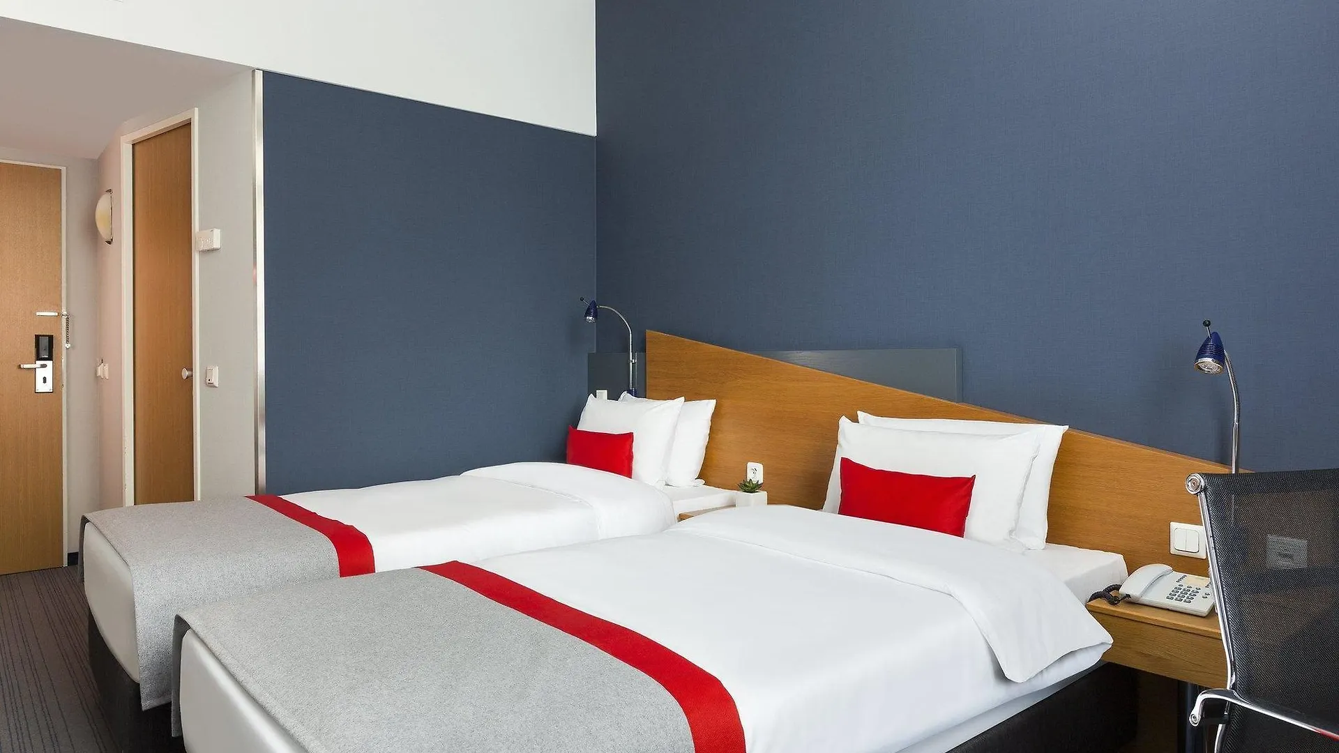 *** Отель Holiday Inn Express Cologne Troisdorf By Ihg Германия