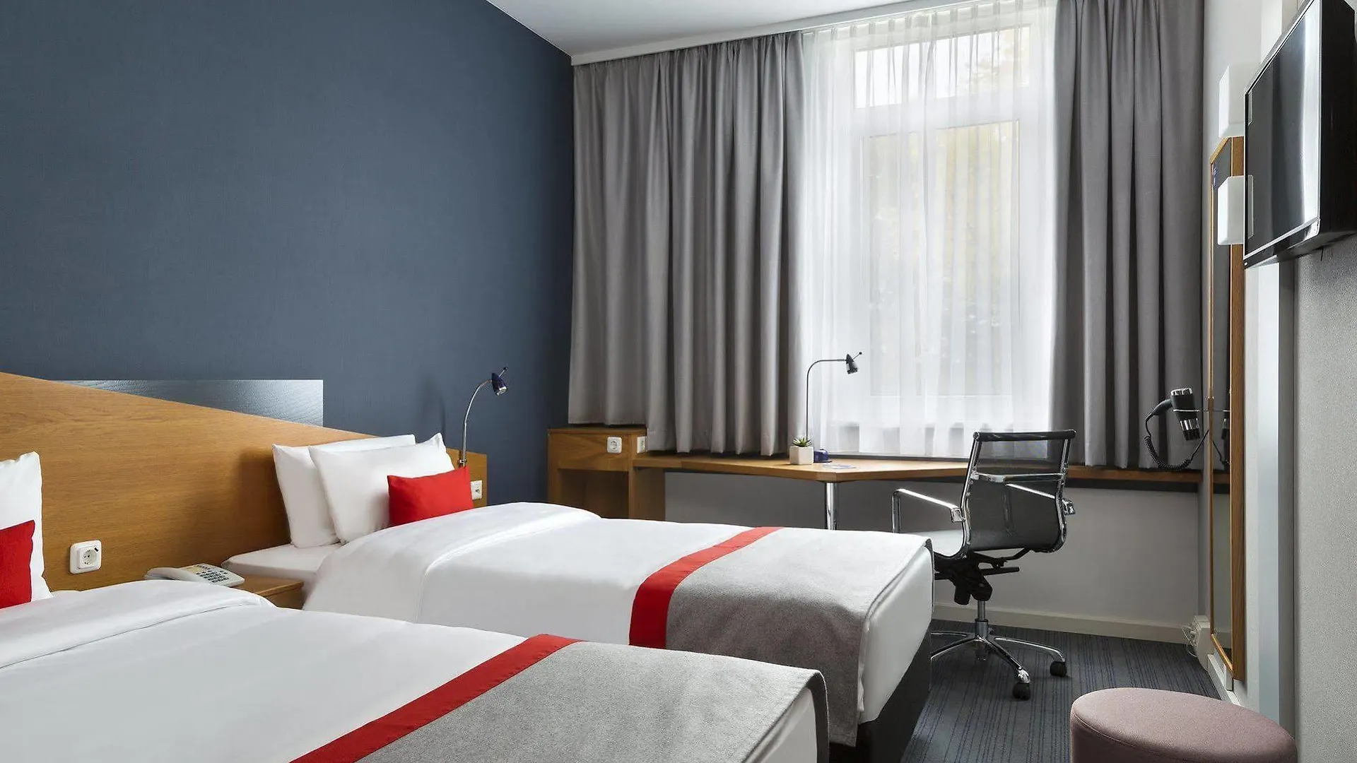 Отель Holiday Inn Express Cologne Troisdorf By Ihg
